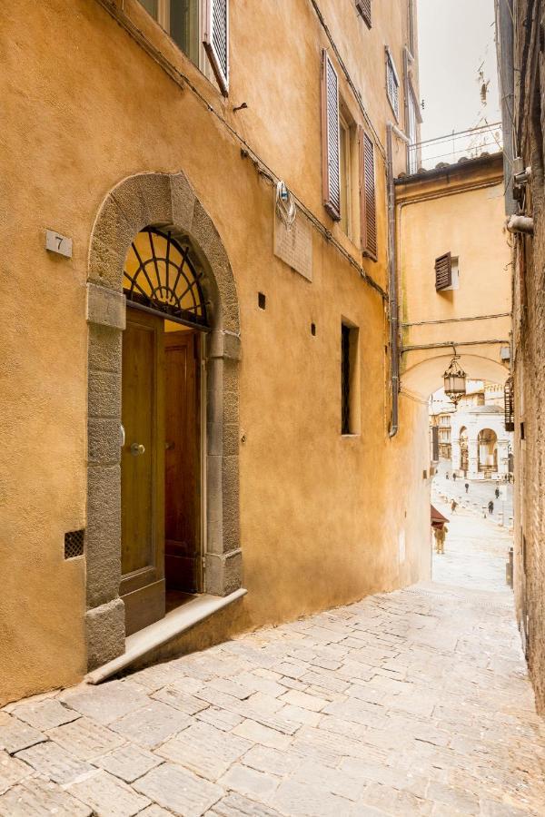 The Balcony - Piazza Del Campo Siena