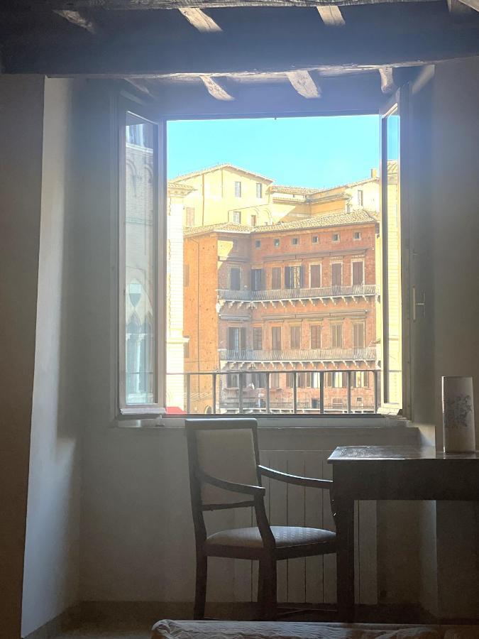 The Balcony - Affaccio Su Piazza Del Campo Appartement Sienne